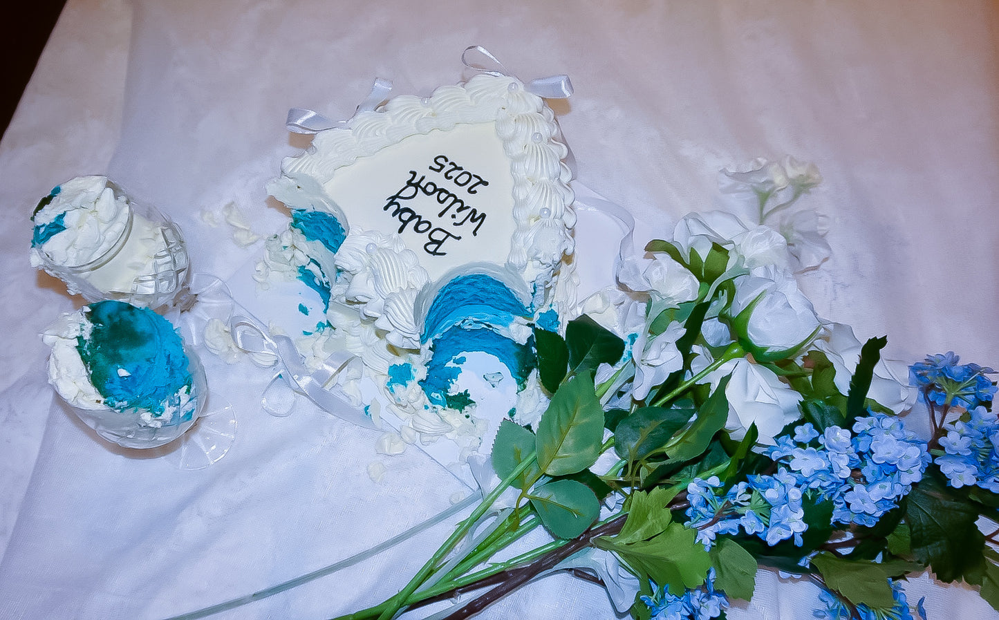 Gender Reveal Baby Cakes ✨…pink or blue? What will it be?