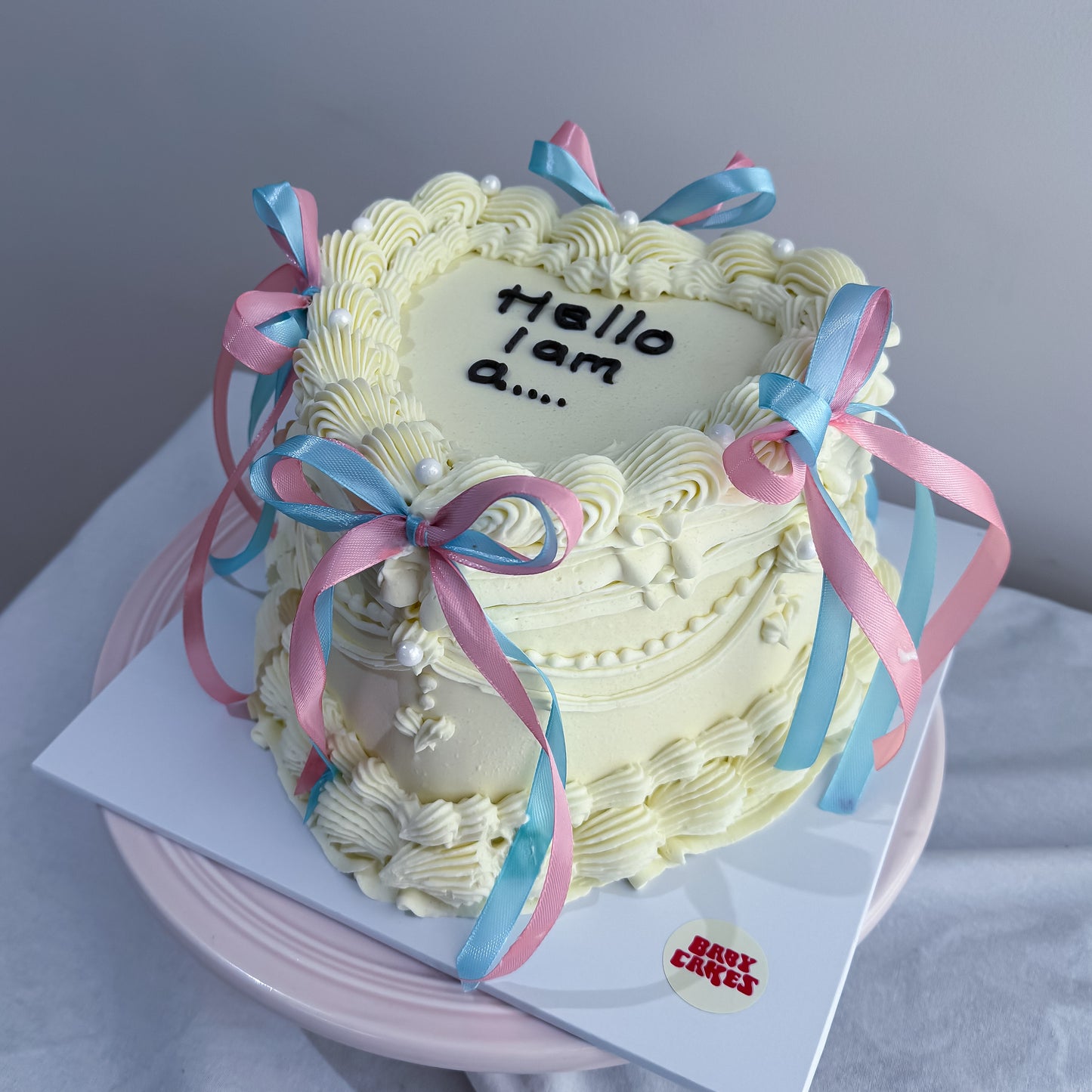 Gender Reveal Baby Cakes ✨…pink or blue? What will it be?