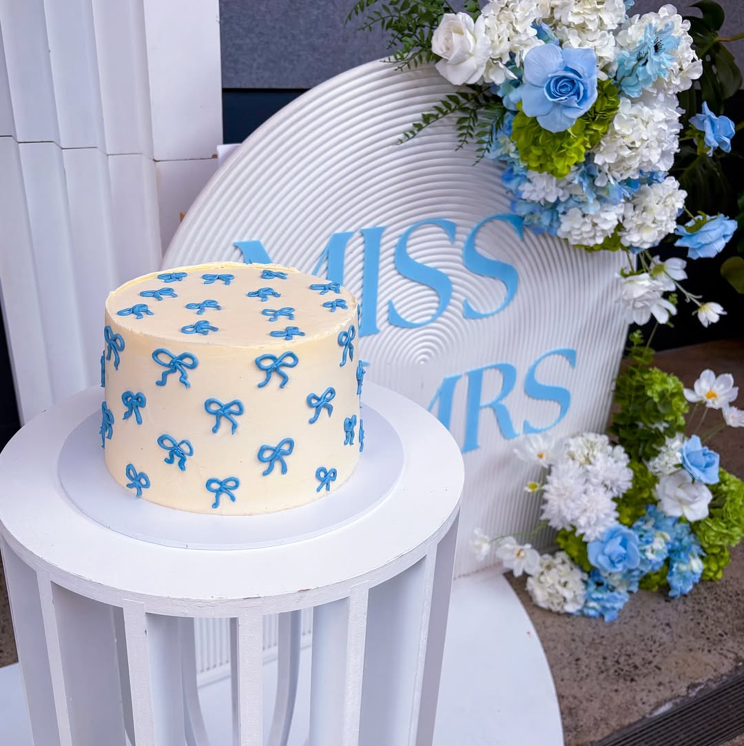 Buttercream Bows CHARM CAKE