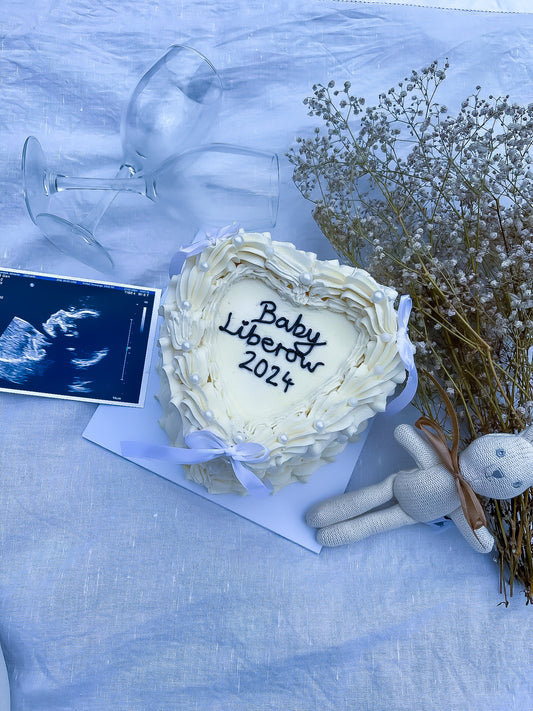 Gender Reveal Baby Cakes * note the colour for this cake outside is set white (inside blue or pink)