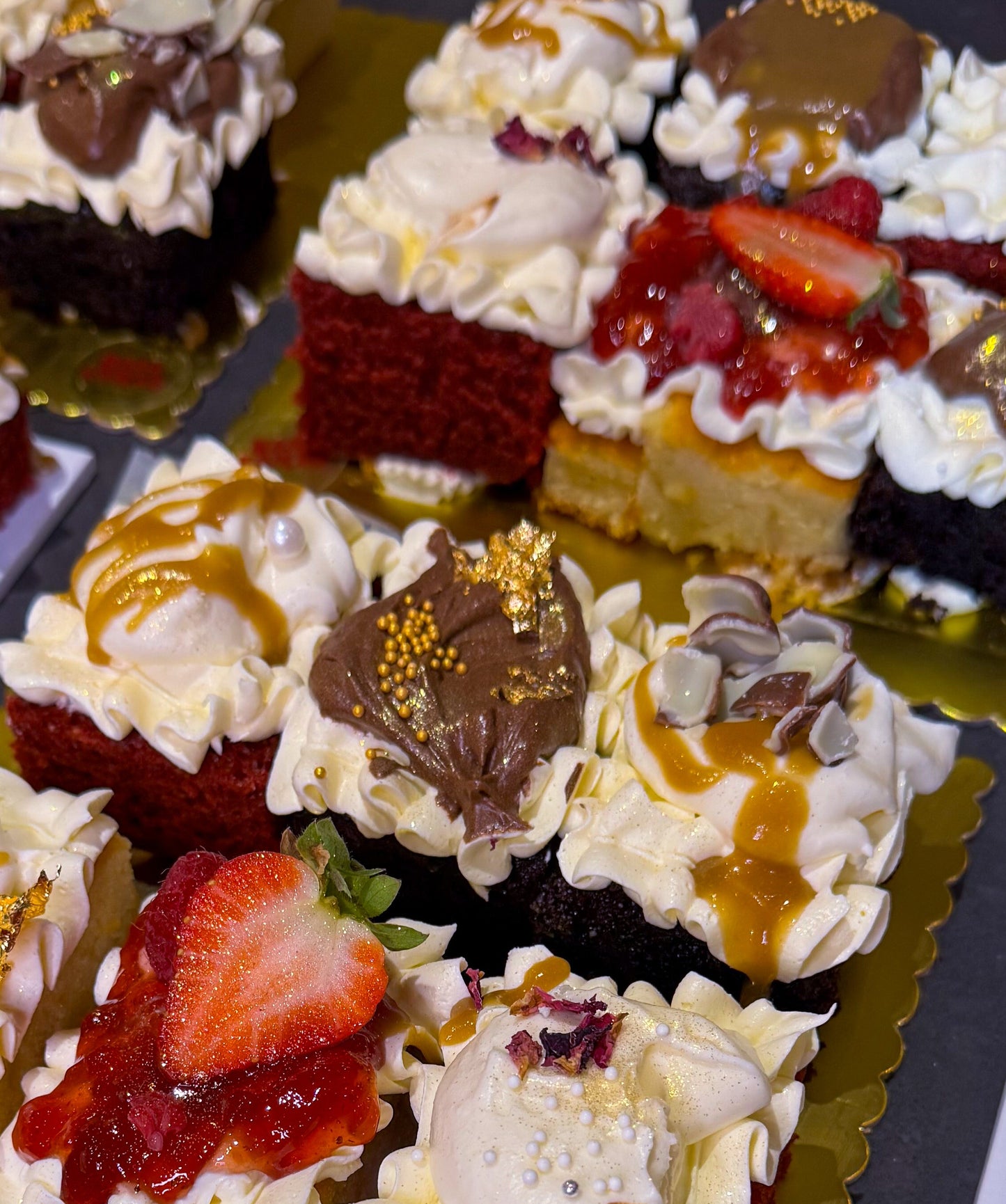 Wedding tasters ‘Greatest Hits’ Box. 6 Mini Cakes 🤍Saturday 18th of July.